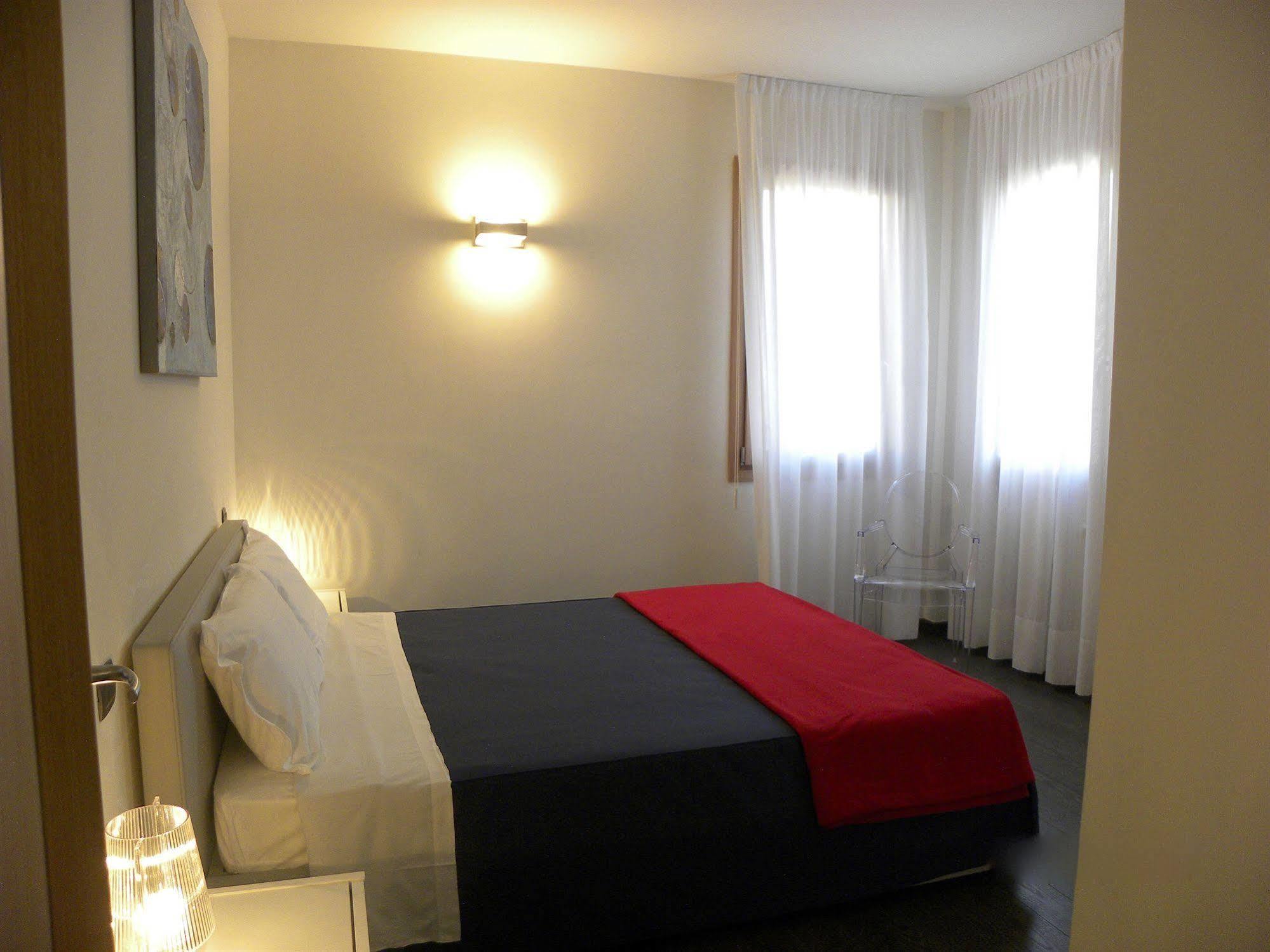 Venice Apartments Dante Mestre Buitenkant foto
